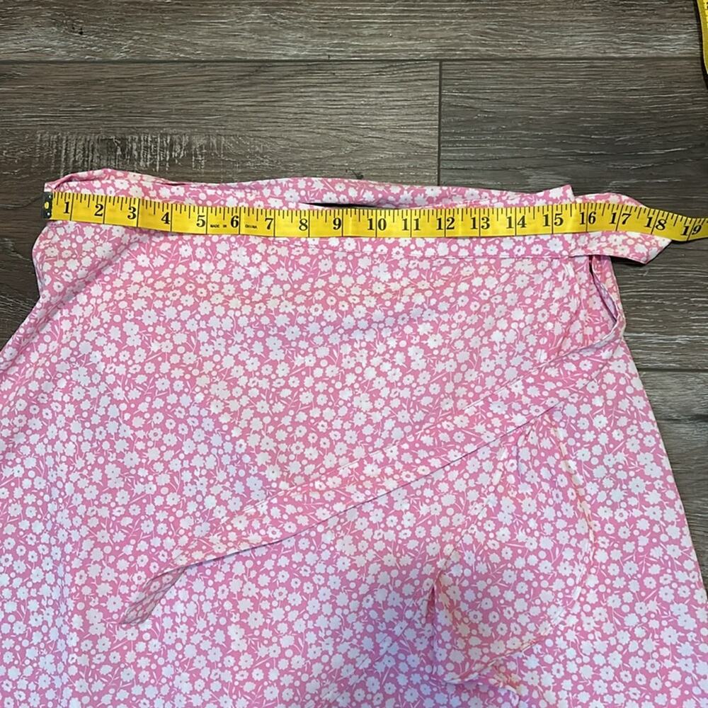 Wrap short skirt, pink with white flowers, size medium - Picture 5 of 13
